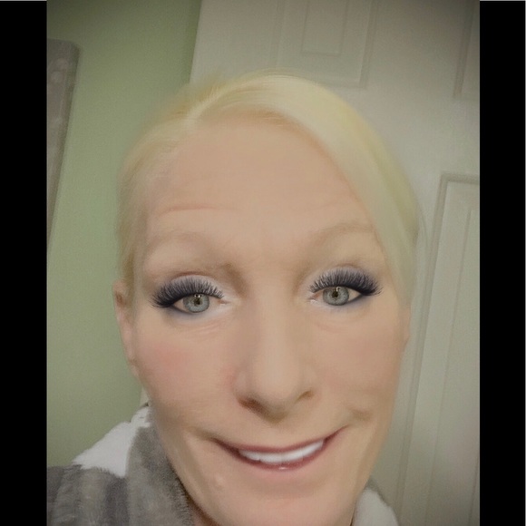 I AM A POSH AMBASSADOR TOPSELLER /TOPSHIPPER🔥🔥🔥 - Picture 1 of 1